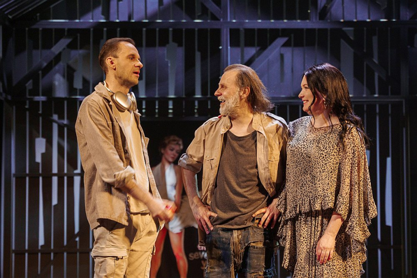 Egils Viļumovs (Skots), Marģers Eglinskis (Harijs), Kristīne Veinšteina (Eimija).