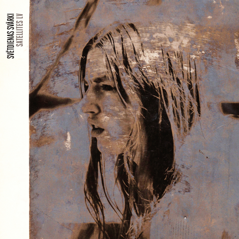 Rokgrupa “Satellites LV”, ieskandinot pastāvēšanas 30 gadu jubileju, laidusi klajā jaunu singlu “Svētdienas svārki”. 