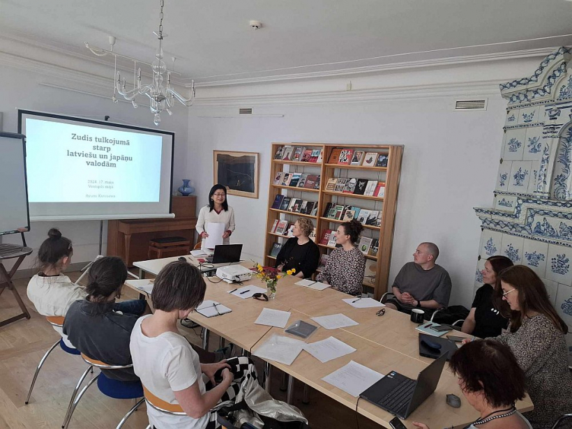 Radošā tulkošanas darbnīca Ventspils Rakstnieku mājā. Vada Ajumi Kurosava no Japānas.