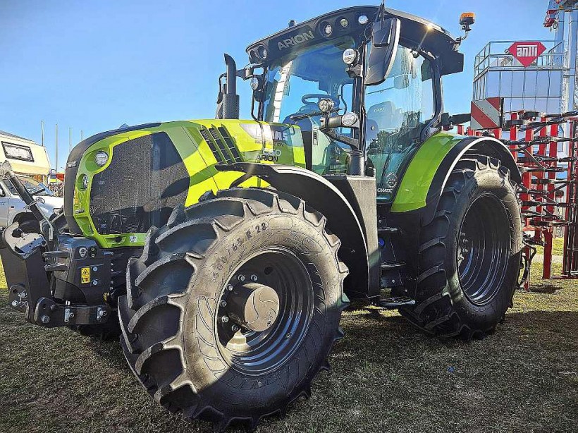 Šogad izstādē plašā klāstā traktori – gan jaudīgie, piemēram, no "Class" (attēlā), "New Holland" un "Massey Fergusson" zīmoliem, gan nelielāki līdz 140 ZS jaudai ("Kioto", "Landini", "Solis", "ArmaTrack"), kas piemēroti mazākām un vidējām saimniecībā.