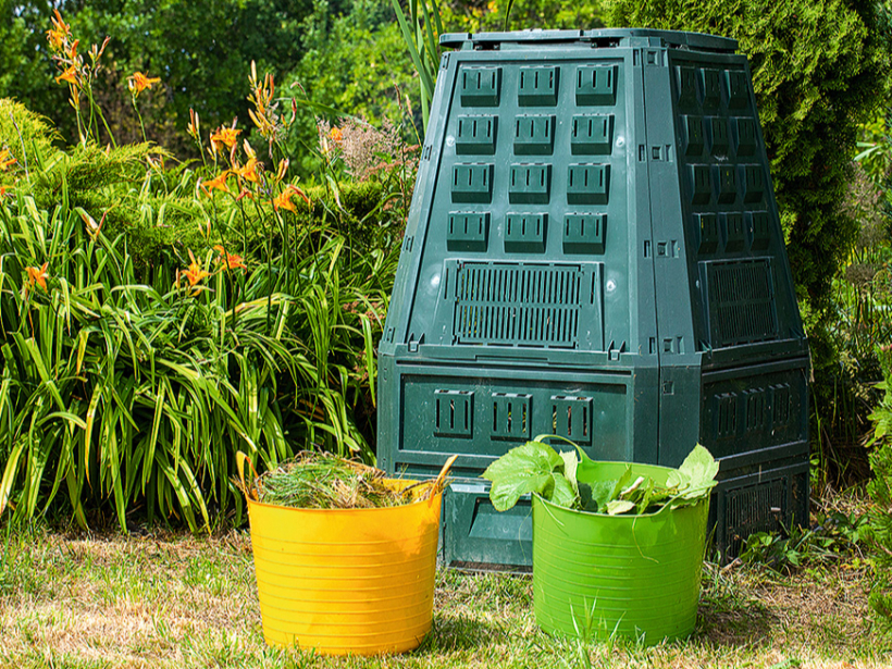 Var izmantot jau gatavas kompostēšanas tvertnes.
