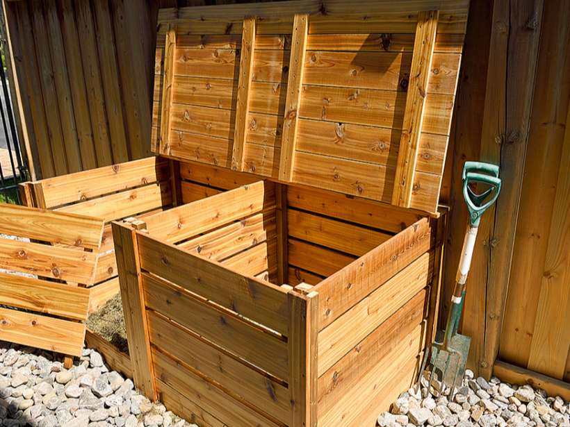 Komposta kastes var izgatavot arī pašrocīgi.