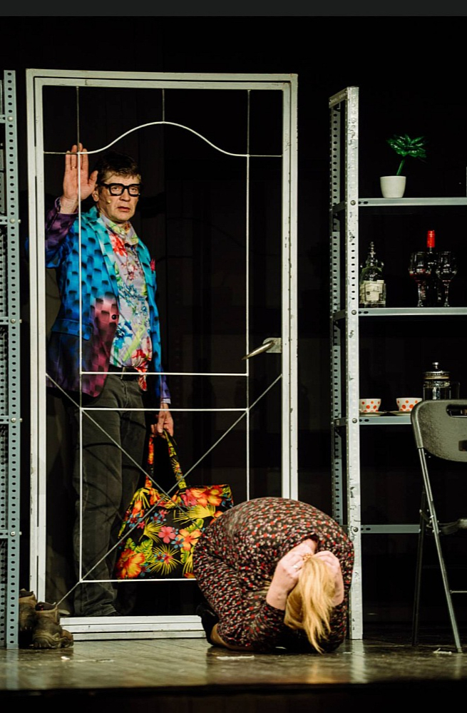 Skats amatierteātra "Vitrāža" iestudējumā "Durvis aizveras".