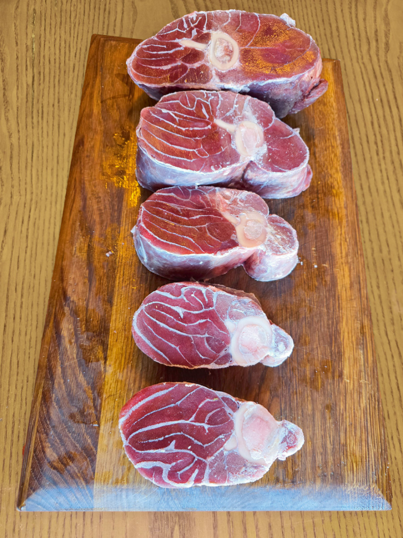 Saldētu apakšstilbu ir ērtāk sazāģēt, izmantojot zobenzāģi vai lentzāģi.