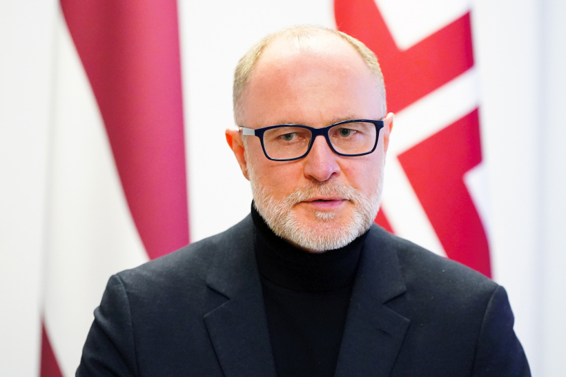 Andris Sprūds preses konferences laikā paziņo par savu demisiju.