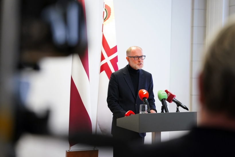 Andris Sprūds preses konferences laikā paziņo par savu demisiju.