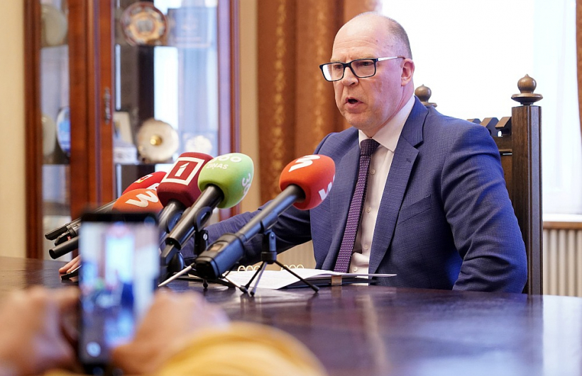 Ģenerālprokurors Armīns Meisters preses konferencē.