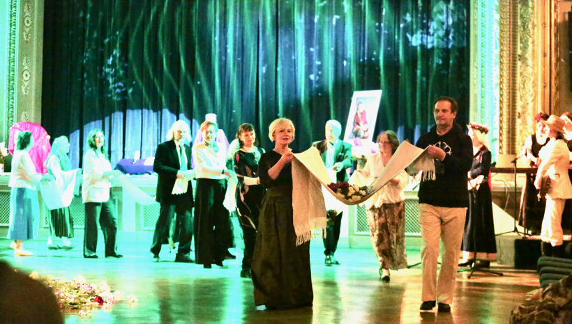 Dvēseļu tilta rituālu vada „Rīgas Danči“. 