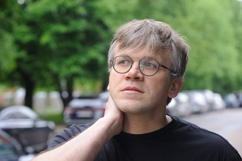 Režisors Valters Sīlis: "Skatījāmies Zatlera uzrunu televīzijā gandrīz kā hokeja maču, kur tiek gaidīti iesisti vārti, šajā reizē – pateikti daži konkrēti vārdi…"