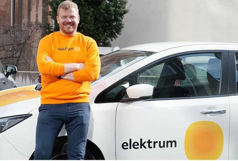 "Agrāk daudzi baidījās pieņemt lēmumu pārsēsties uz e-auto – tādēļ ka nebija pietiekamas uzlādes infrastruktūras, tagad šādas problēmas vairs nav. Baltijā uzlādes staciju pārklājums ir labs pat uz ES fona," uzskata Ansis Valdovskis, "Elektrum Drive" Baltijas elektrotransporta uzlādes direktors.