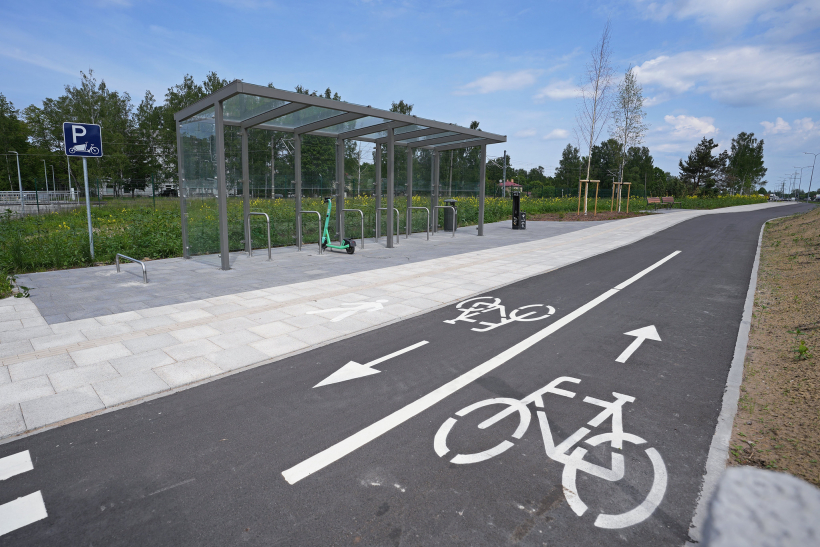 Mobilitātes punkts pie dzelzceļa stacijas "Mangaļi" Rīgā.