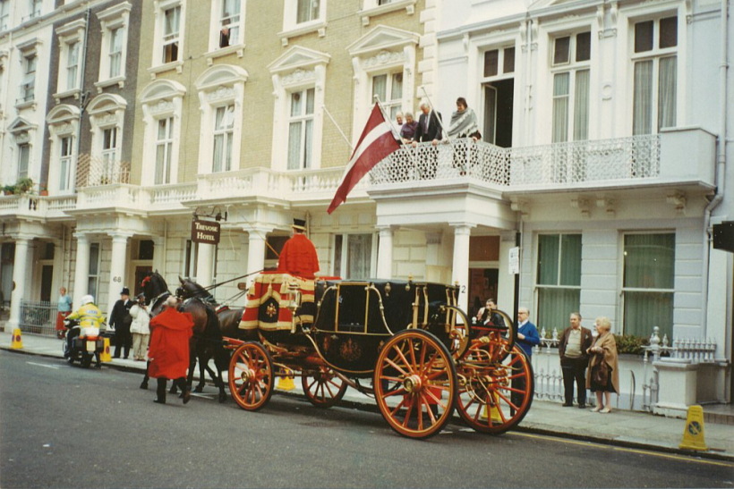 "Daugavas vanagu" fonda Londonas nams 1993. gadā, kurš ir mājvieta Londonas latviešu skolai.