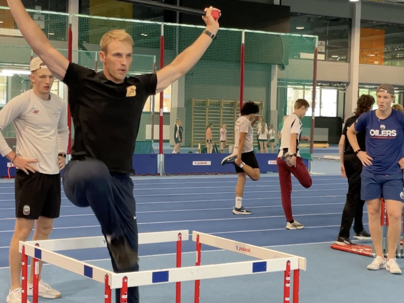 Reiņa darbavieta jau trīs gadus ir Valmieras sporta skola, kur viņš trenē jaunos vieglatlētus.