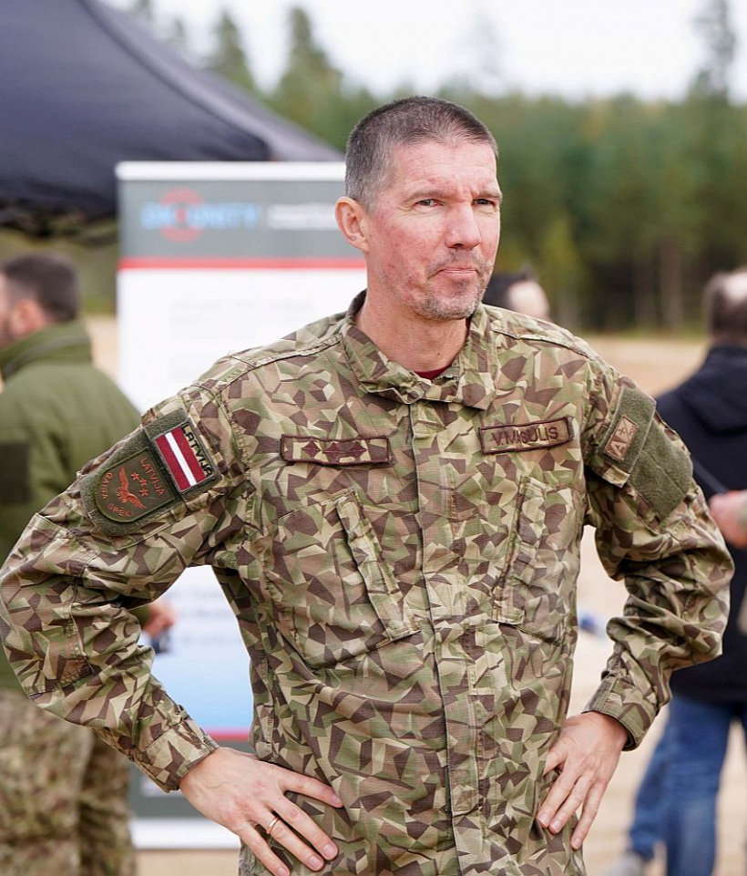 NBS Gaisa spēku komandieris pulkvedis Viesturs Masulis: "Ja mēs šausim uz 10 tūkstošus vērtu dronu ar miljona raķetēm, tur aizies viss budžets."