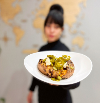 Pildīts saldais kartupelis.