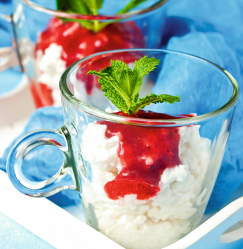 Rīsi ar ogu mērci.