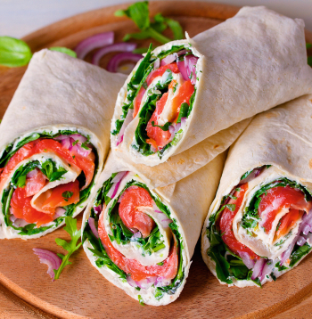 Lavašs ar kūpinātu lasi.