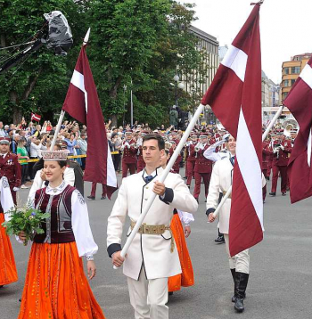 Dziesmu svētku gājiens.