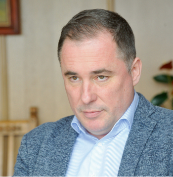 "Varu apsolīt, ka, bruņojies ar argumentiem un faktiem, dzīšu kokā EK komisāru, lai panāktu Latvijai labvēlīgus, piemērotus un taisnīgus saimniekošanas nosacījumus. Un pirmām kārtām jādabū laukā tie nosacījumi, kurus mēs paši esam pārspīlējuši," tā zemkopības ministrs Didzis Šmits.