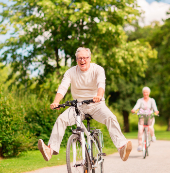 Pateicoties labākai pārtikai, veselības aprūpei un sociālajiem apstākļiem, ilgdzīvotāju skaits daudzās pasaules valstīs jau ilgus gadus pārliecinoši pieaug.