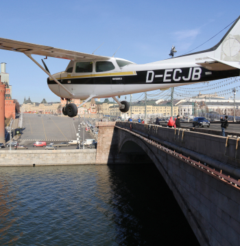 Vācu lidmašīnas piezemēšanās Maskavas Sarkanajā laukumā sekmēja virknes stratēģisko uzdevumu risināšanu: padomju augstāko militāro pavēlnieku masveida atlaišanu, valsts aizsardzības sistēmas diskreditāciju, pretpadomju noskaņojuma kurināšanu sabiedrībā un tamlīdzīgi.