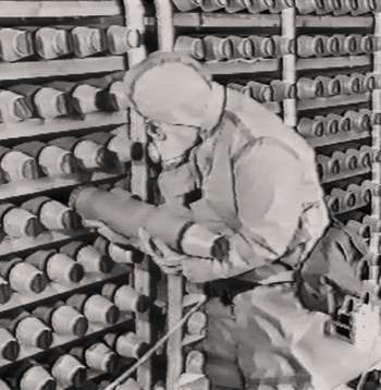 Ķīmisko ieroču uzglabāšanas noliktavā.