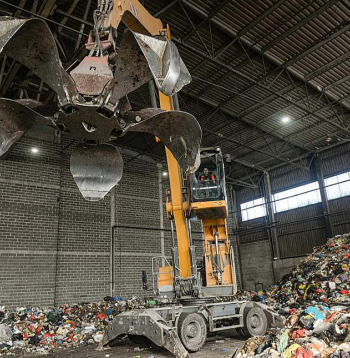 Iedzīvotāji bažījas par to, kāds kaitējums varētu tikt nodarīts, ja Dreiliņos būs rūpnīca, kur plānots sadedzināt 143 000 tonnu sadzīves atkritumu gadā. Attēlā: Vides resursu centra atkritumu šķirošanas rūpnīca poligonā "Getliņi".