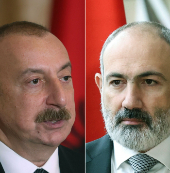 Azerbaidžānas līderis Ilhams Alijevs un Armēnijas premjerministrs Nikols Pašinjans.