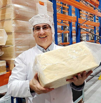"E-Piim" rūpnīcas direktors Randels Vērits: "Ražošanu sākam ar Čedaras sieru, kam sekos gouda. Sieru eksportēsim uz visu pasauli. Gada beigās sāksim pārstrādāt sūkalas."