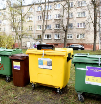 Atkritumu konteineri Rīgā.