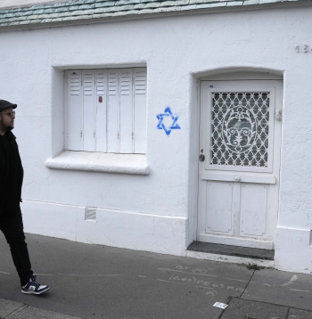 Dāvida zvaigznes Parīzē.