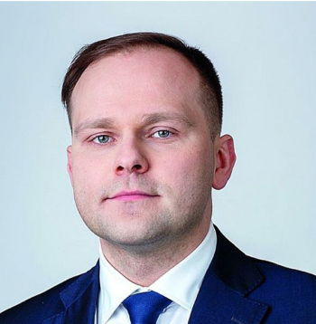 "Mūsu komandas galvenās darbības prioritātes būs vienmērīga visa novada attīstība, reāli izpildāmu mērķu definēšana, atvērta komunikācija ar iedzīvotājiem," sacīja Linards Kumskis.