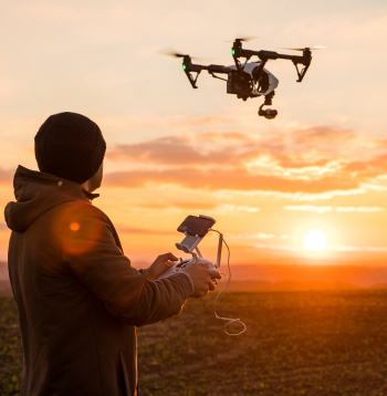 Ņemot vērā tehnoloģiju attīstību, ir diezgan pašsaprotami, ka rodas vēlme medību procesā izmantot pieejamās tehnoloģijas, tostarp dronus.