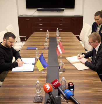 Tikšanās laikā Rinkēvičs ar Zelenski pārrunāja drošības situāciju Ukrainā.