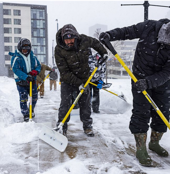 Ziema. Sniegs. ilustratīvs attēls.