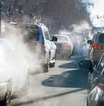 Ja kādreiz melnie dūmi no automobiļiem mudināja ievērot distanci, tagad neredzamo dūmu saturu ieelpojam, to pat nemanot. 