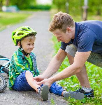 Traumas gūst ne tikai sportiskā azarta cienītāji, bet pa ķibelei var gadīties arī tiem, kas dodas ar velosipēdu atpūtas braucienā. 