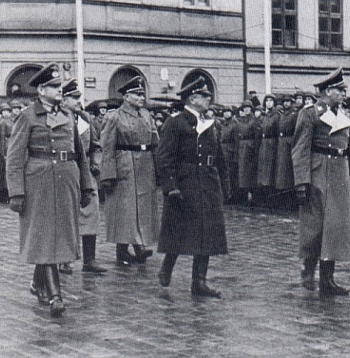 Latviešu leģiona parāde.