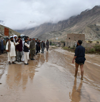 Plūdos Afganistānā bojāgājušo skaits pārsniedz 200.