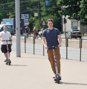 Elektroskrejritenis Rīgā ir ļoti populārs pārvietošanās rīks.