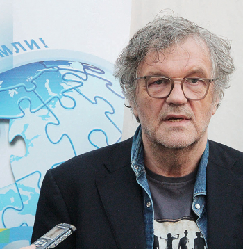 Serbu kinorežisors ​​un rokmūziķis Emirs Kusturica.