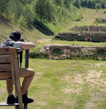 Stāvošu mērķu šaušana no atbalsta: viss notiek līdzīgi kā gaides medībās.