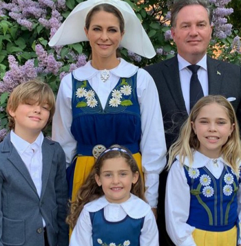 Zviedrijas princese Madlēna ar ģimeni.