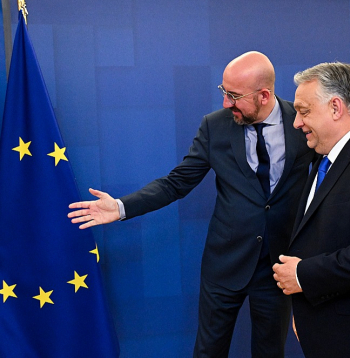 Eiropadomes priekšsēdētājs Šarls Mišels tikšanās reizē ar Ungārijas premjeru Viktoru Orbānu.