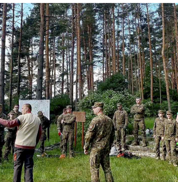 Talkas ar Nacionālo bruņoto spēku Apvienotā štāba personāla un Zemessardzes 1. Rīgas brigādes karavīru līdzdalību Vīķu kroga kaujas apkaimē notiek jau gadiem.