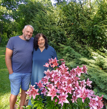 Dārza saimnieki Vineta un Aldis Lazdupi.