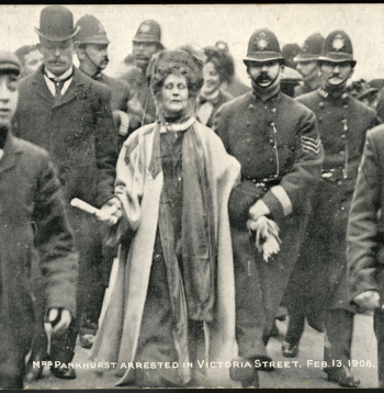 Emelīnas Pankhērstas arests Viktorijas ielā 1908. gada 13. februārī.