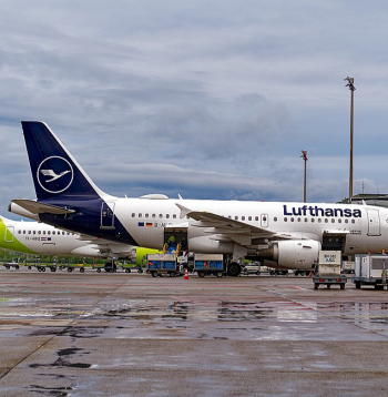 "Air Baltic" un "Lufthansa" lidmašīnas Cīrihes (Šveice) lidostā.
