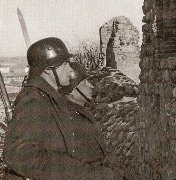 Lietuvas armijas pirmā sardze pie Ģedimina torņa. Viļņa, 1939. gada 29. oktobris.