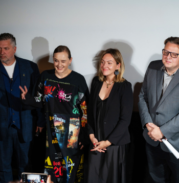 No kreisās: Uģis Higo Glāzītis, Agnese Rakovska, Lāsma Krastiņa-Sidorenko un Jānis Žilde,